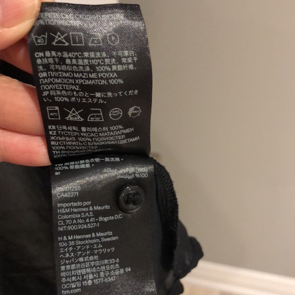 H&M sleeveless black shirt - Picture 5 of 8